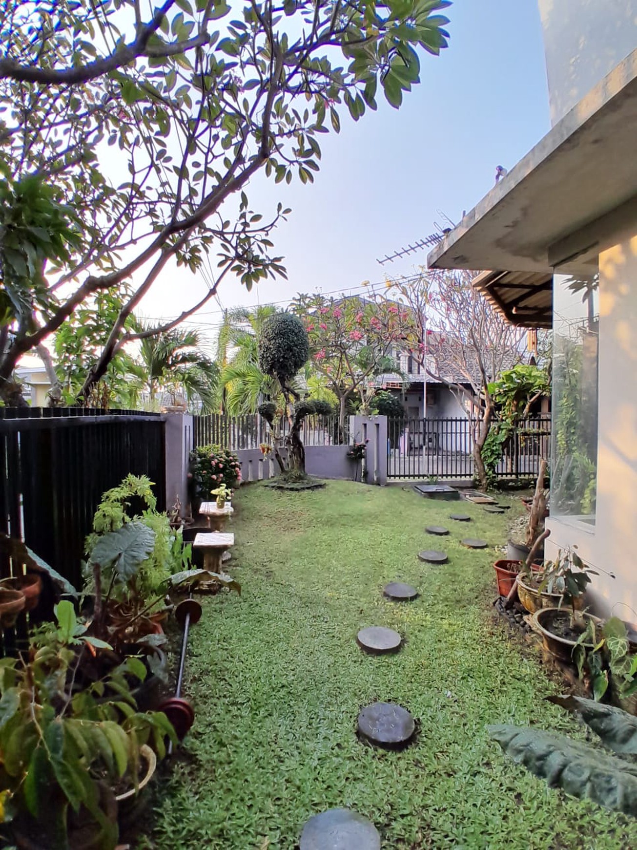 Rumah Luas 160m² Dijual Dekat RSUD & GOR Rungkut