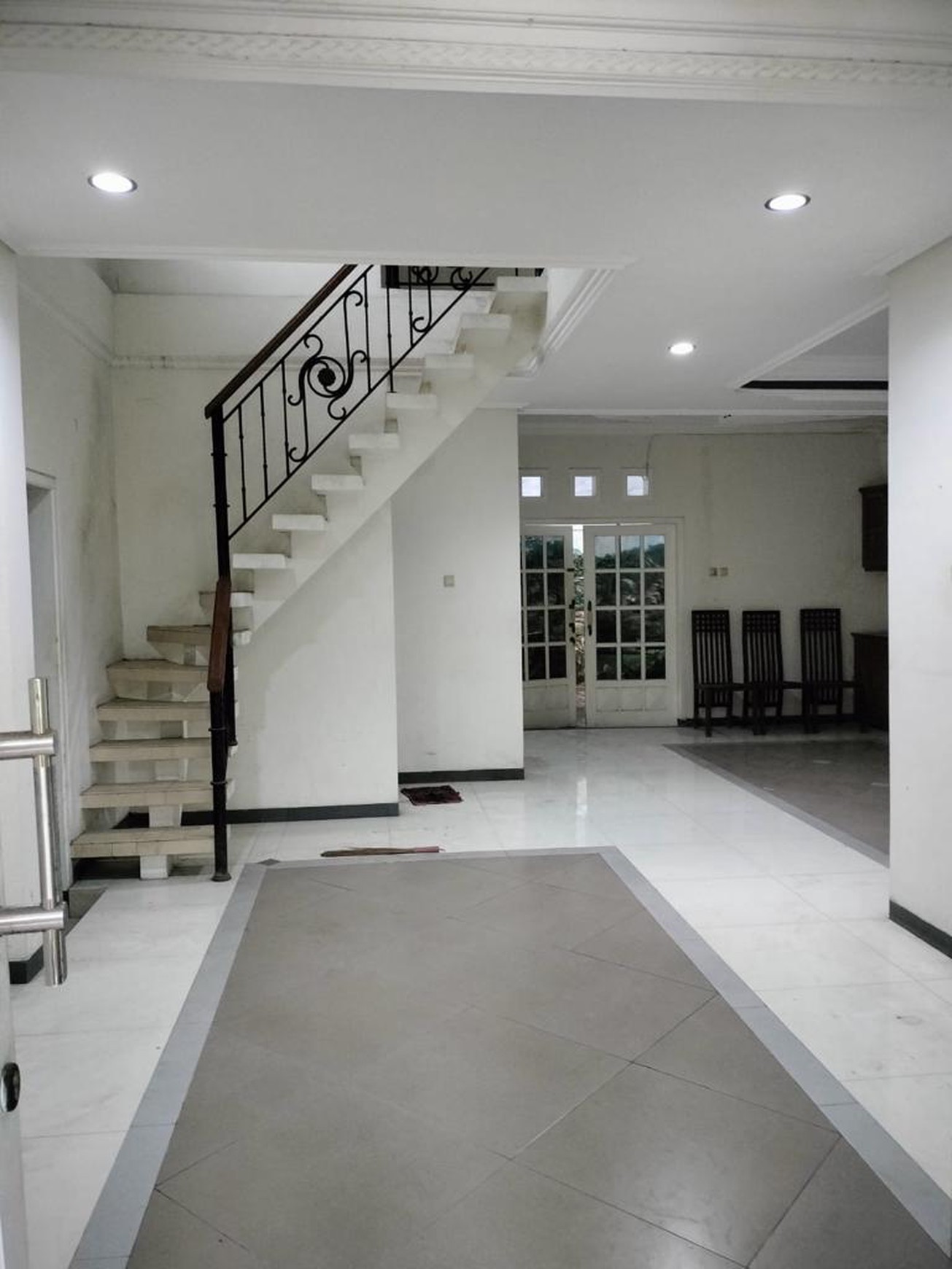 Rumah 4+1 KT Dekat MERR & UPN SHM Harga Nego