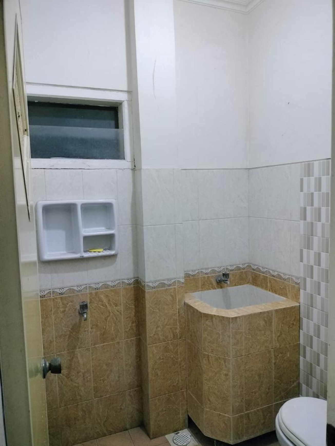 Rumah Keluarga Luas Penjaringan Sari, Siap Huni