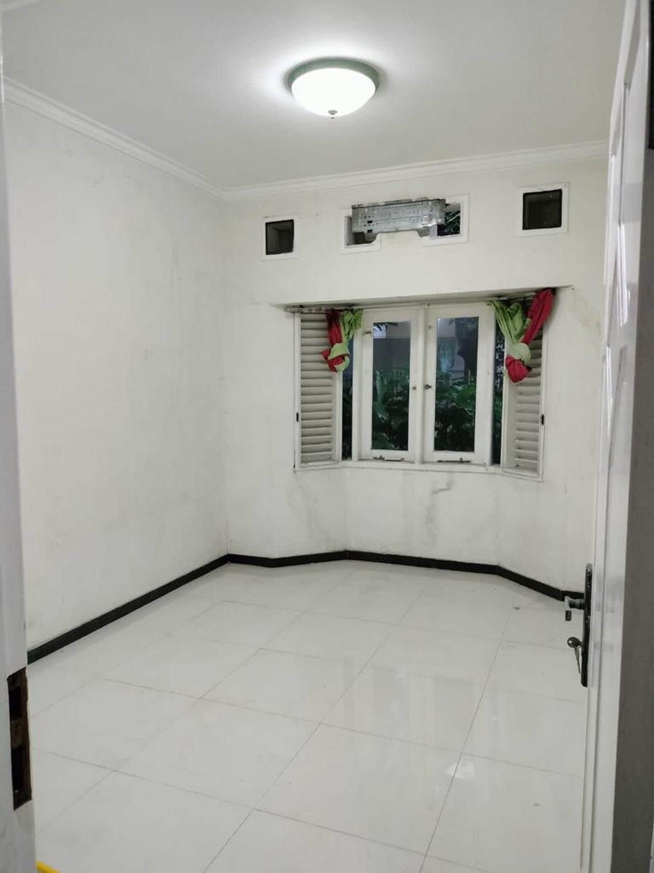 Rumah Keluarga Luas Penjaringan Sari, Siap Huni