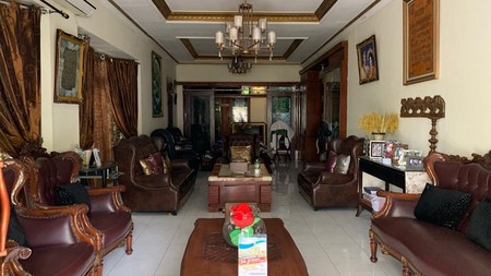 Investasi Properti Strategis! Rumah Luas di Wonocolo Surabaya