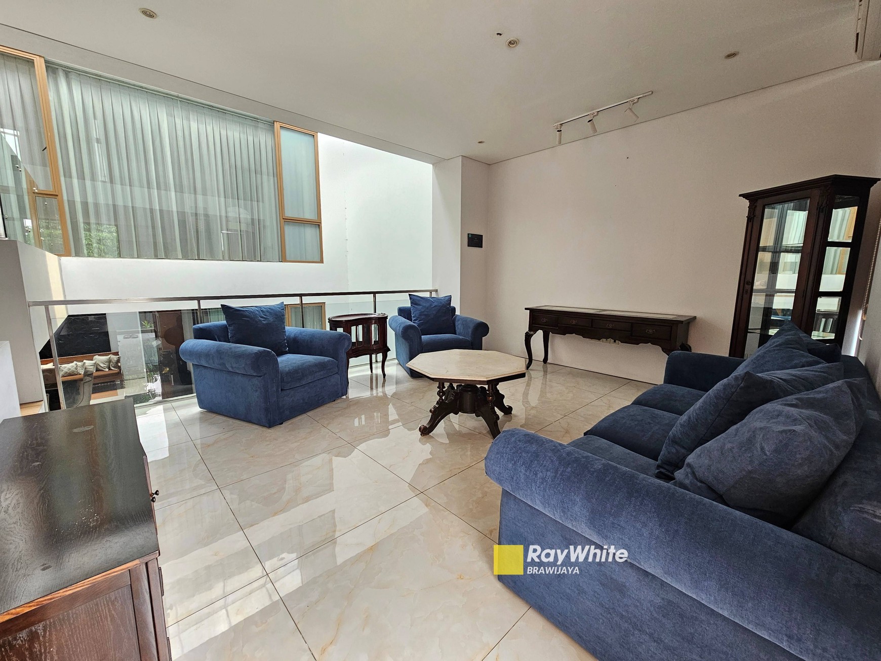 Rumah di Cilandak Barat, 2 menit ke tol Desari, Private Pool, 4 bedrooms