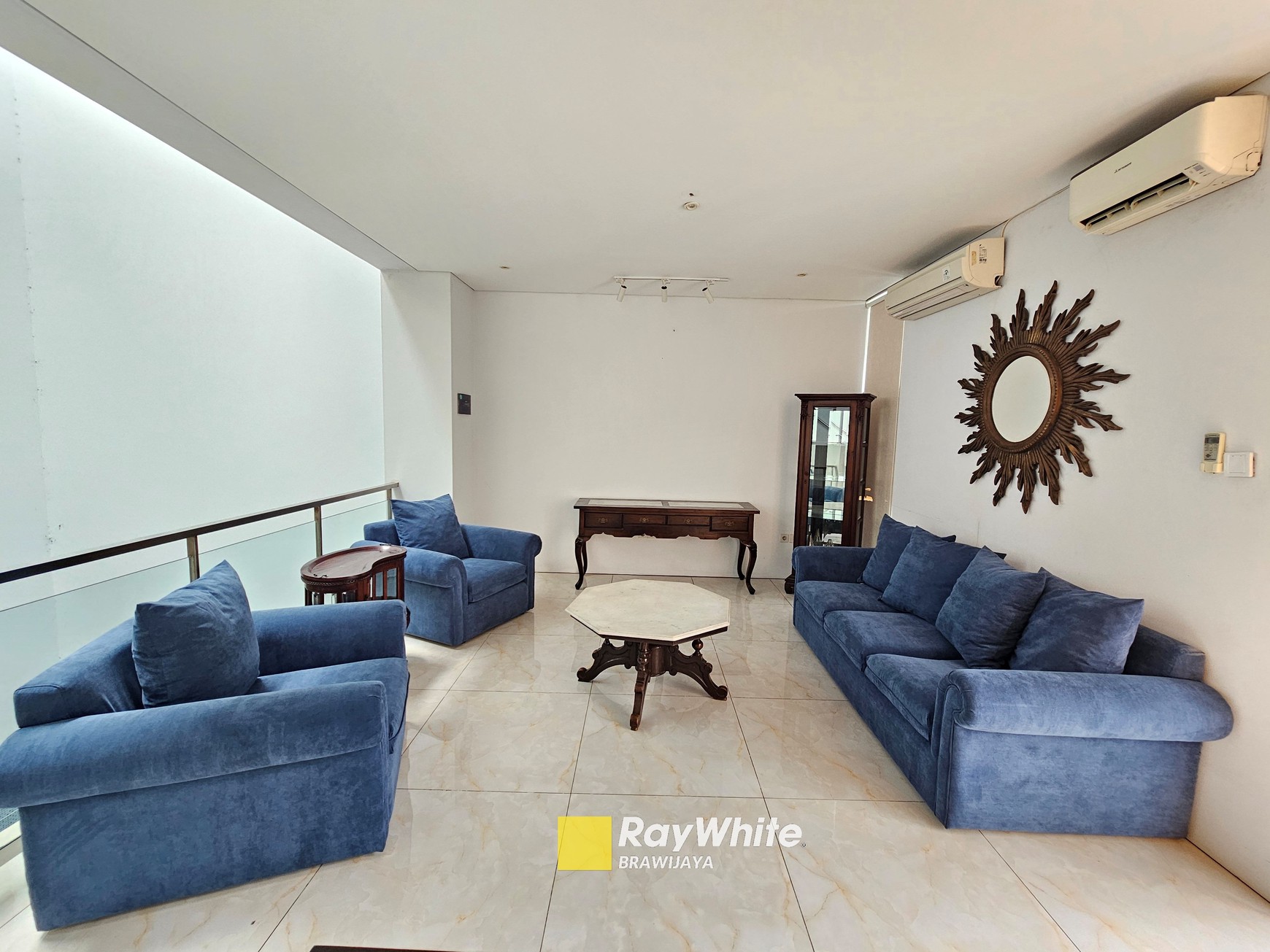 Rumah di Cilandak Barat, 2 menit ke tol Desari, Private Pool, 4 bedrooms
