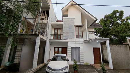 Dijual Rumah 2 Lantai Asri dan Nyaman Lokasi Strategis di Jagakarsa, Jakarta Selatan