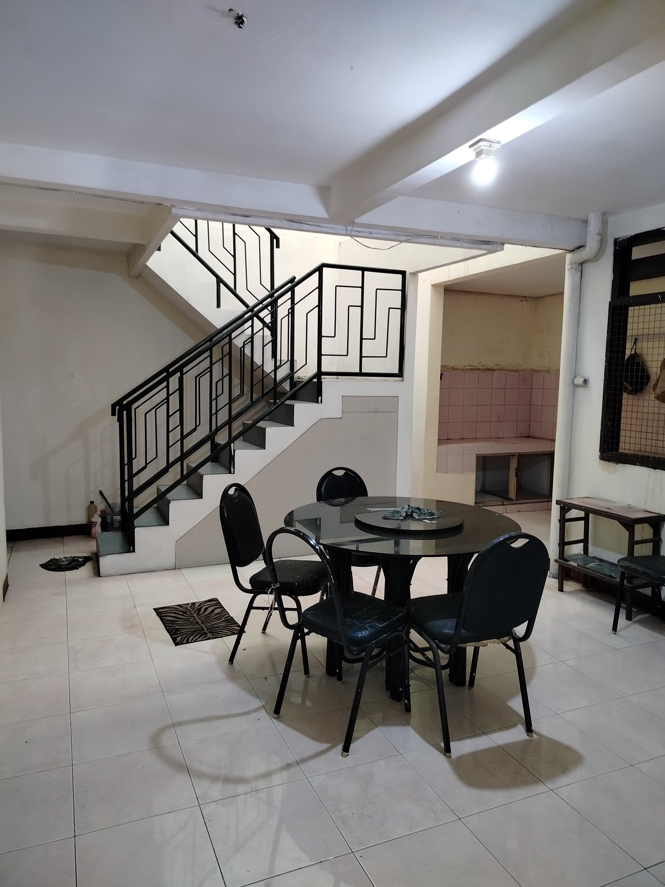 Disewakan rumah murah Ketintang 