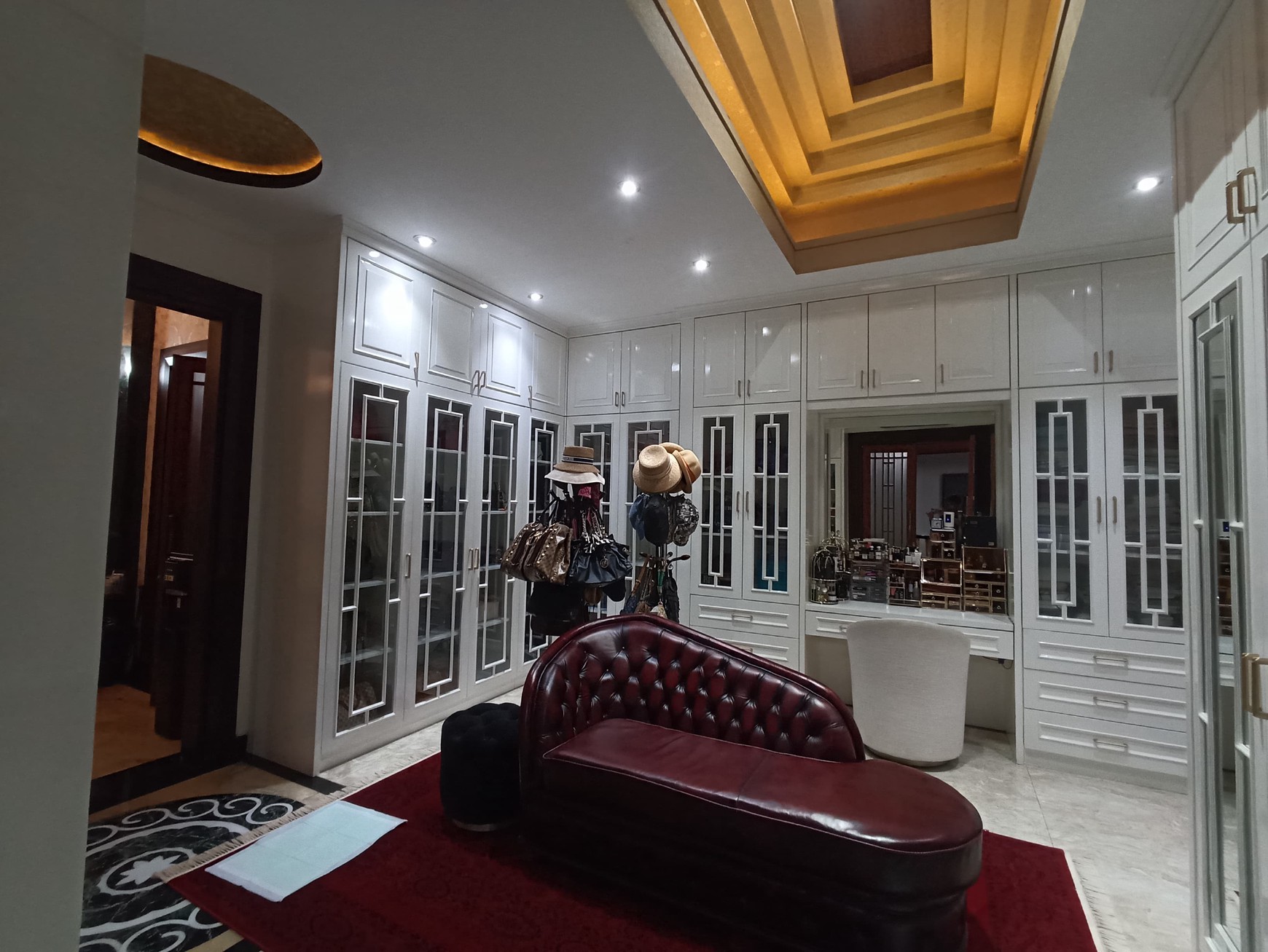 Dijual Rumah Mewah dan Asri di Pondok Indah - Hunian Eksklusif di Lokasi Premium