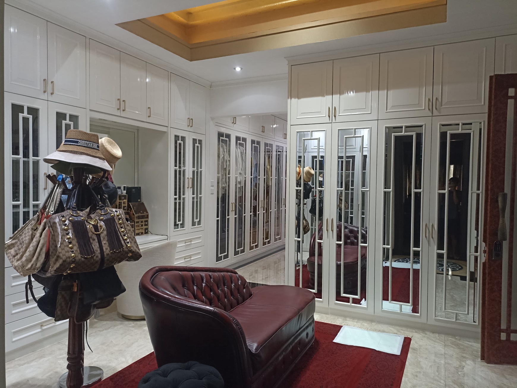 Dijual Rumah Mewah dan Asri di Pondok Indah - Hunian Eksklusif di Lokasi Premium