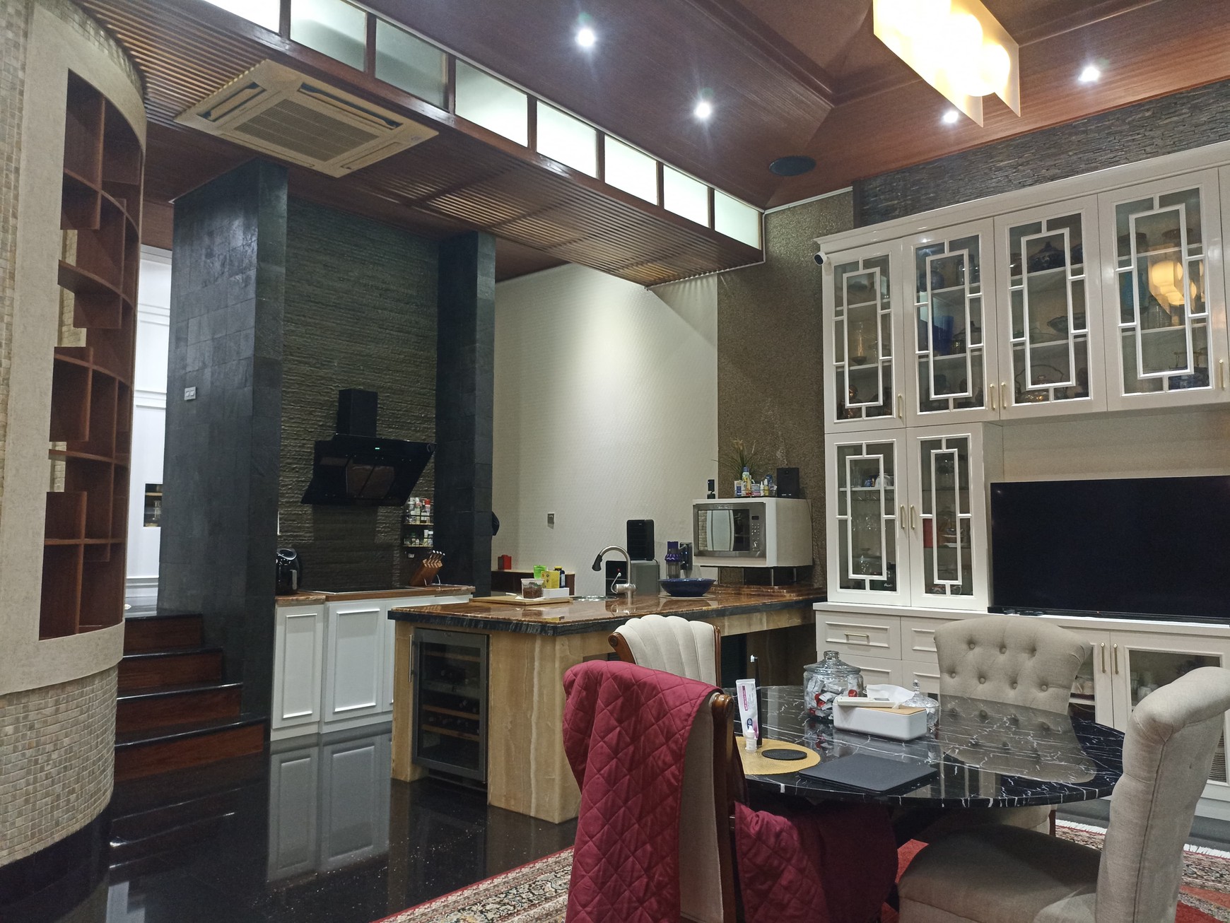 Dijual Rumah Mewah dan Asri di Pondok Indah - Hunian Eksklusif di Lokasi Premium