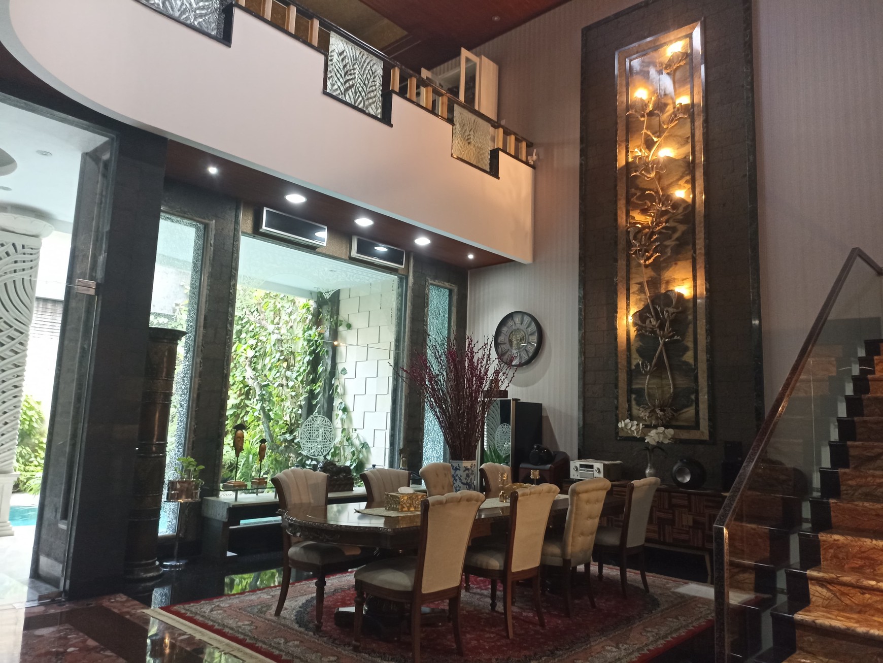 Dijual Rumah Mewah dan Asri di Pondok Indah - Hunian Eksklusif di Lokasi Premium