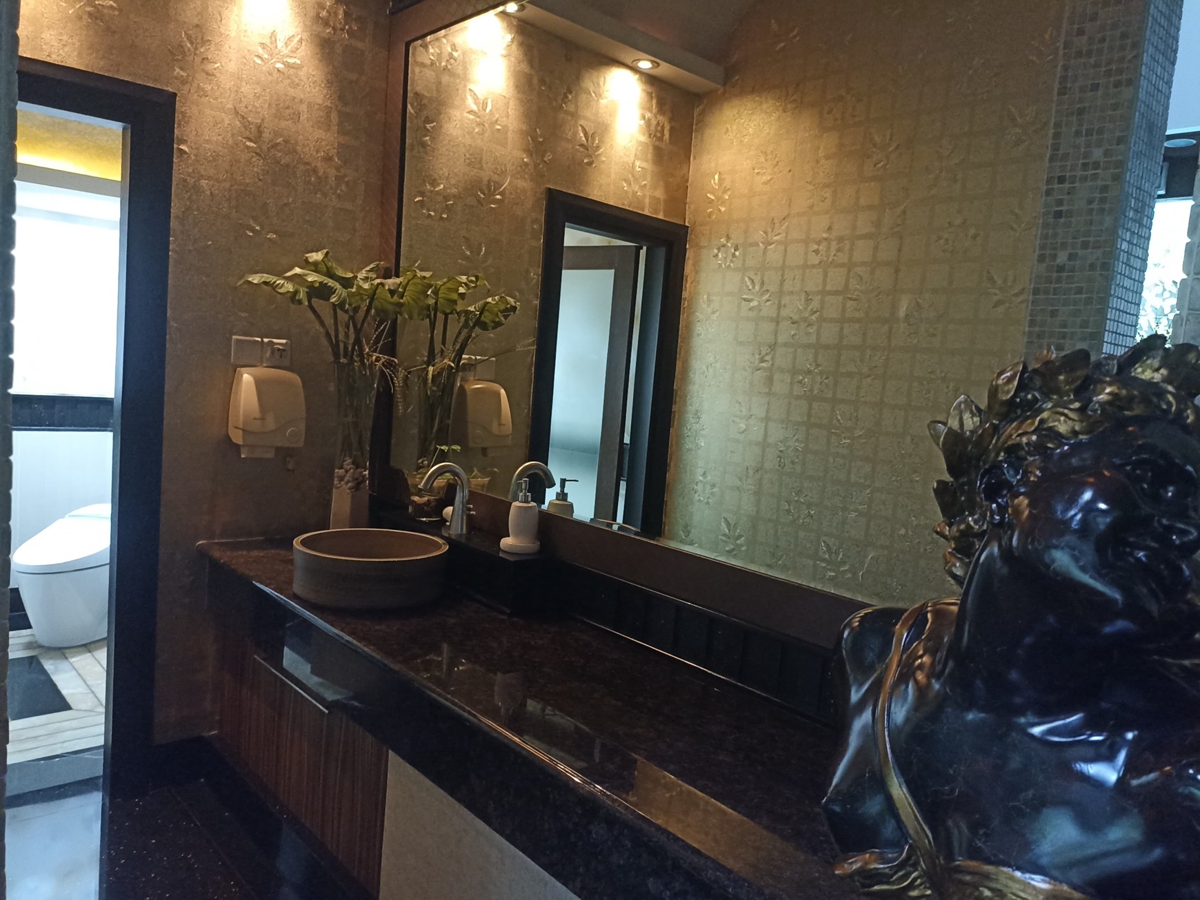 Dijual Rumah Mewah dan Asri di Pondok Indah - Hunian Eksklusif di Lokasi Premium