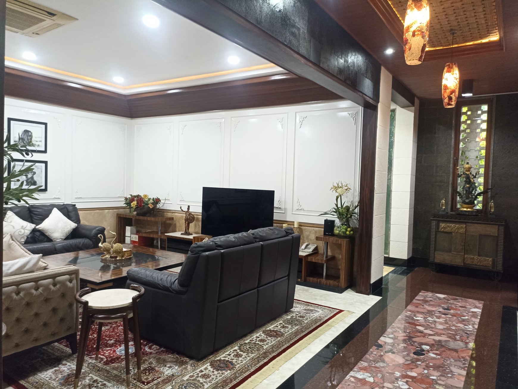Dijual Rumah Mewah dan Asri di Pondok Indah - Hunian Eksklusif di Lokasi Premium