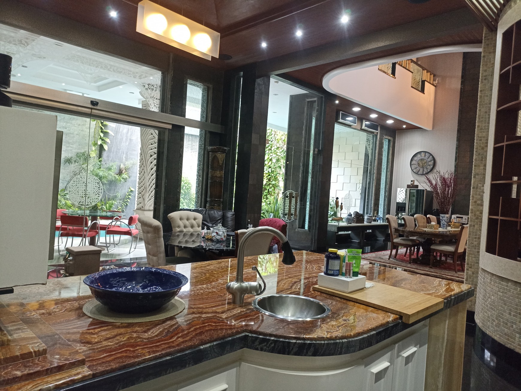 Dijual Rumah Mewah dan Asri di Pondok Indah - Hunian Eksklusif di Lokasi Premium