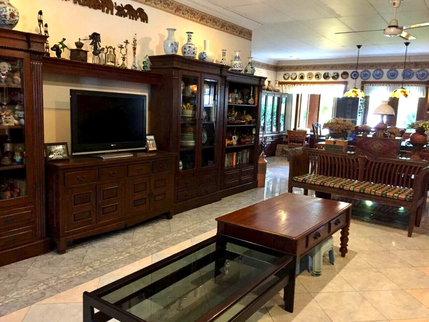 Beli Rumah di Area Bisnis Pondok Indah, Bonus Cafe dan Usaha Indekos. Pasti Cuan