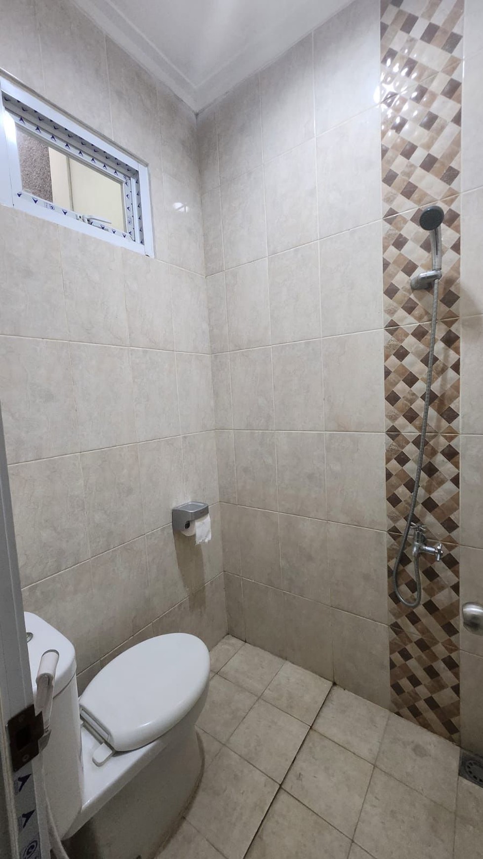 Beli Rumah dalam Cluster aman dan nyaman,Lokasi Terbaik diCirendeu. Tangsel Rasa Jaksel.