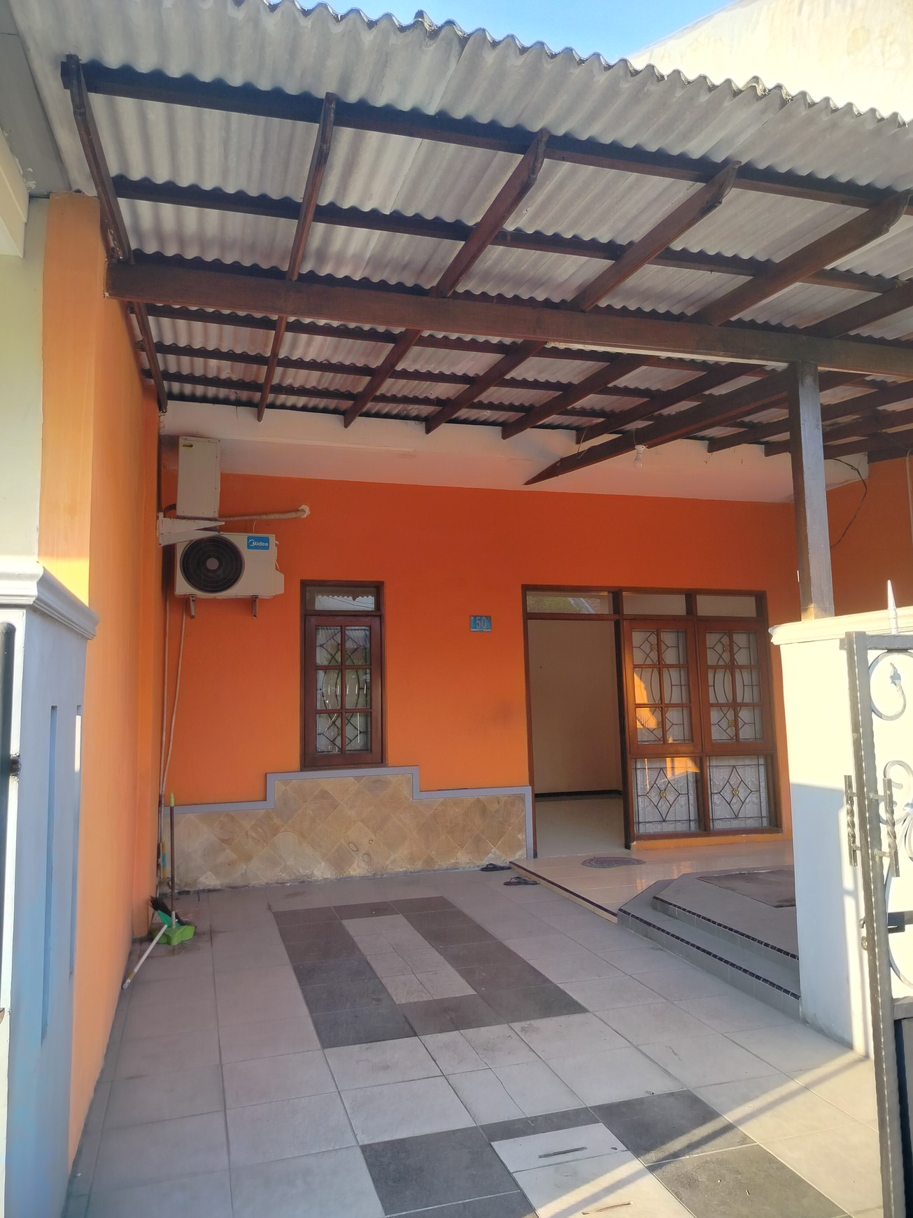 Rumah disewakan Wiyung Surabaya