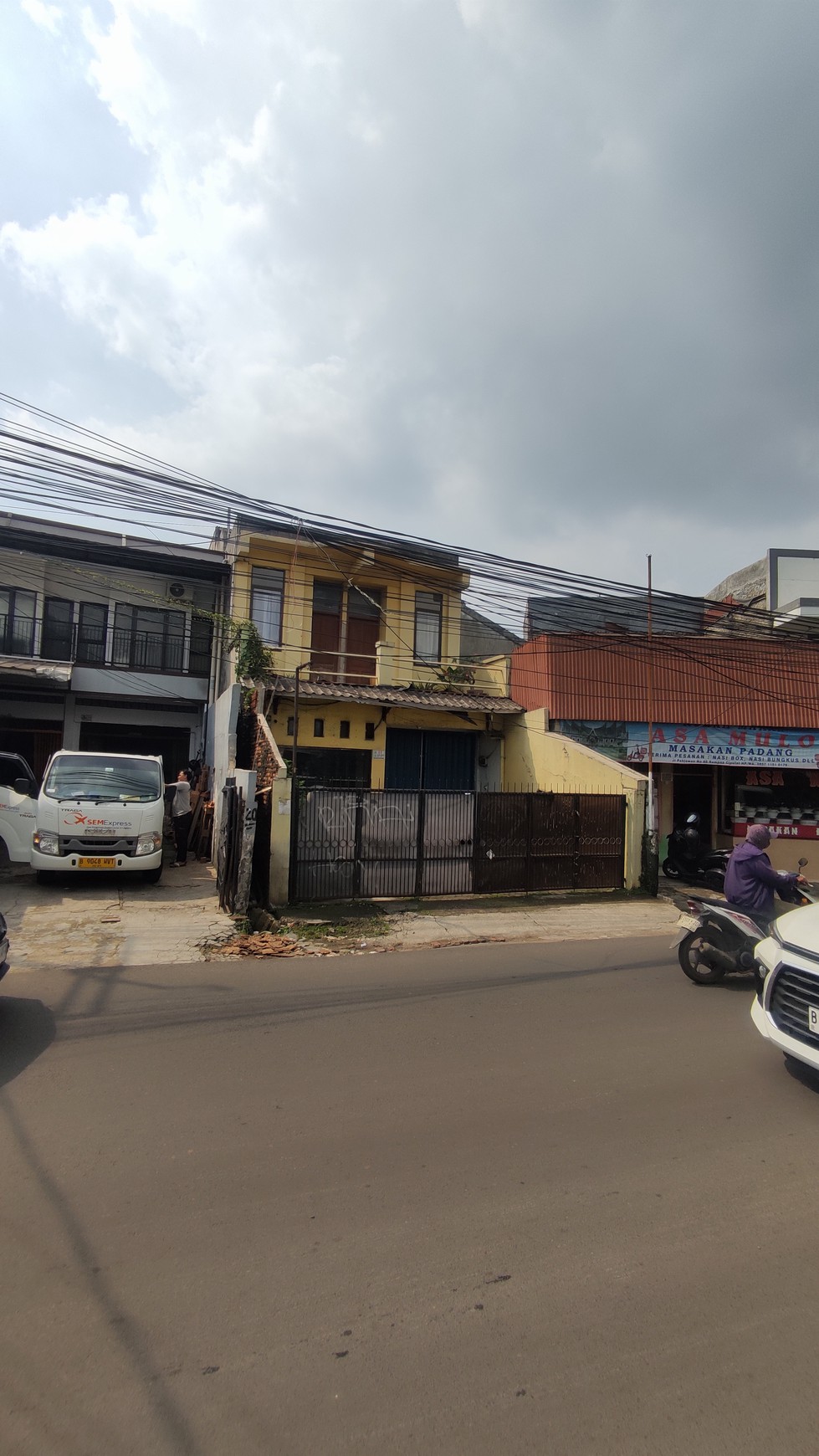 Ruko  2 lantai cocok untuk usaha, lokasi strategis pinggir jalan raya