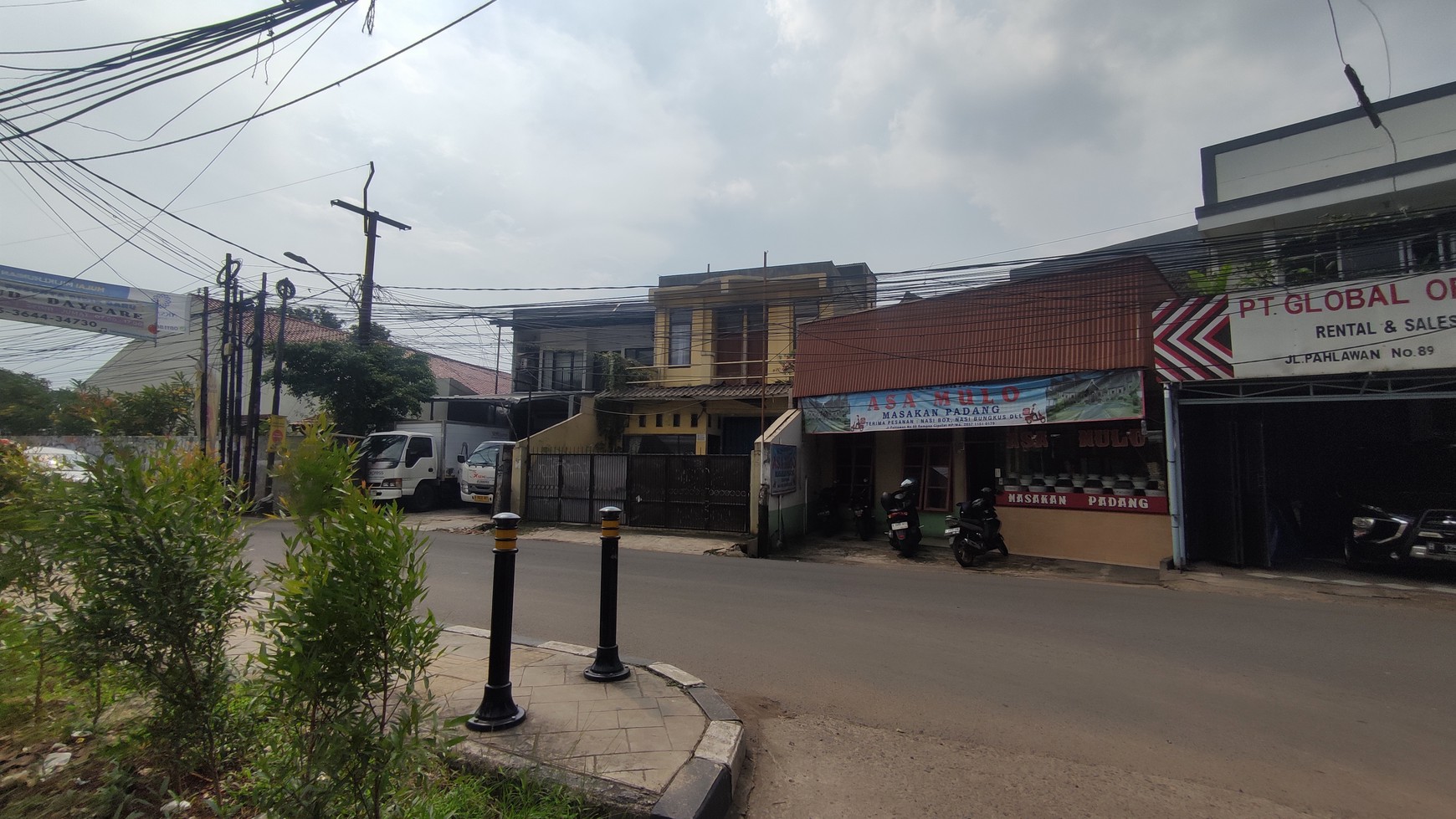 Ruko  2 lantai cocok untuk usaha, lokasi strategis pinggir jalan raya