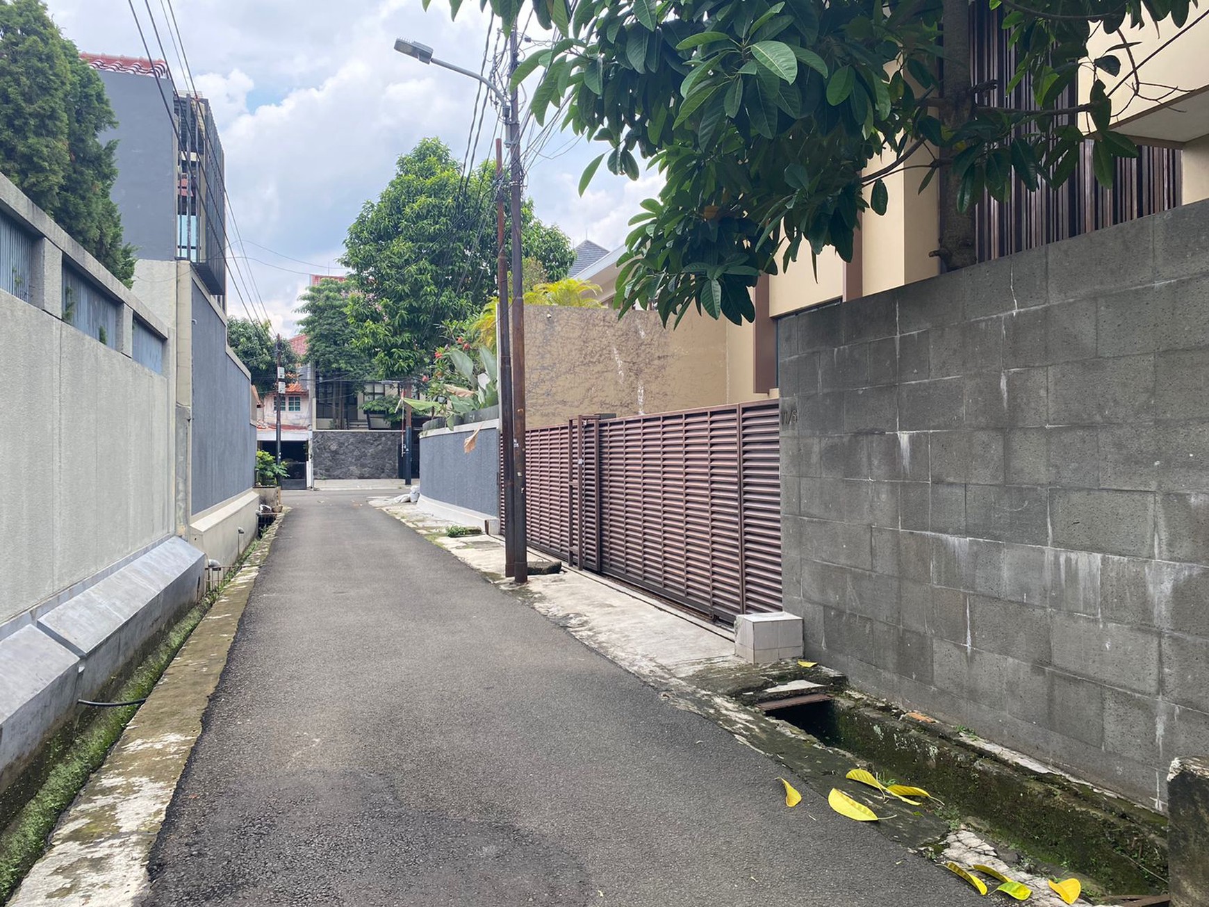 Di Jual Rumah Kost Aktif, Strategis di Jl Ciniru  Kebayoran Baru - Jakarta Selatan .