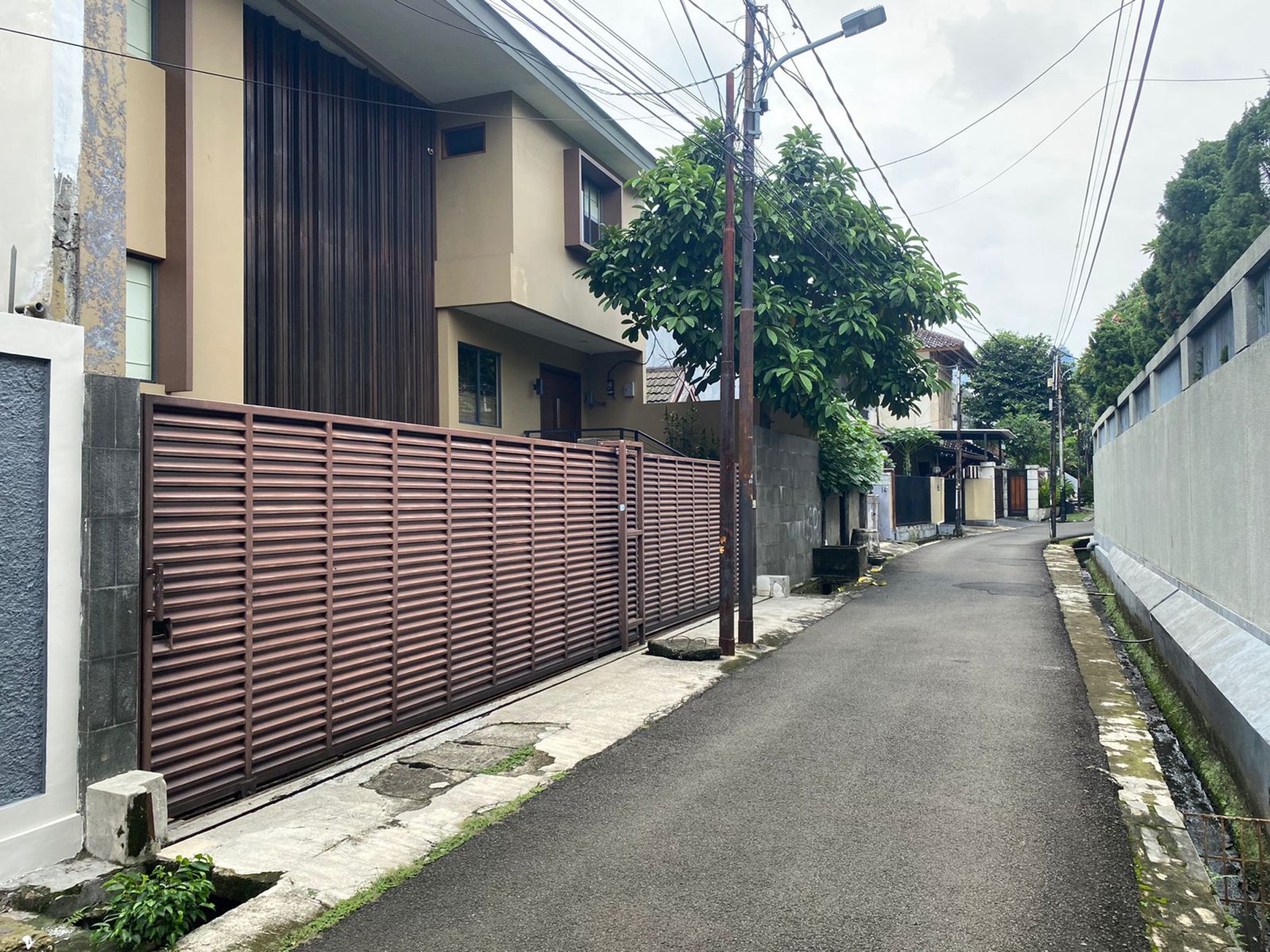 Di Jual Rumah Kost Aktif, Strategis di Jl Ciniru  Kebayoran Baru - Jakarta Selatan .