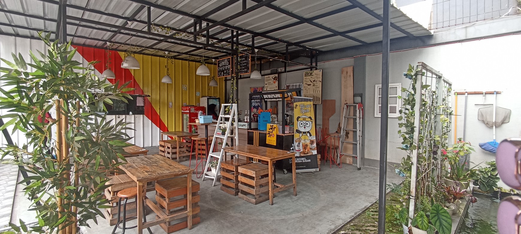 Rumah Usaha di Mainroad Cihanjuang dekat Taman Kupu Kupu Cihanjuang