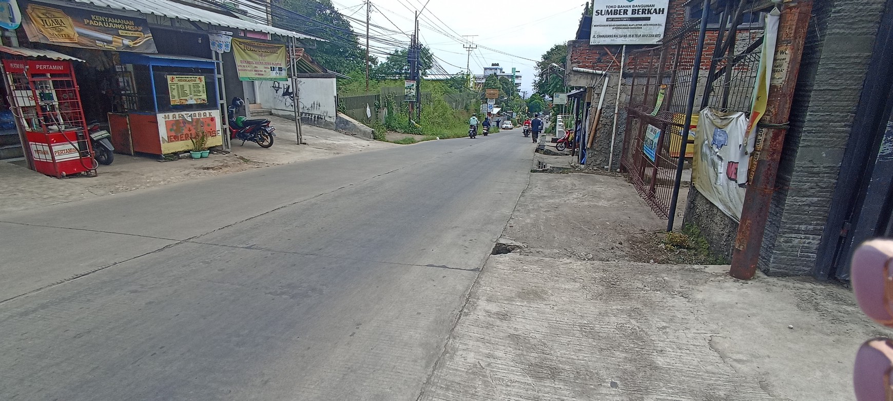 Rumah Usaha di Mainroad Cihanjuang dekat Taman Kupu Kupu Cihanjuang
