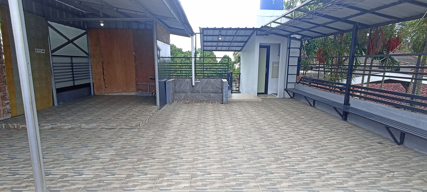 Rumah Usaha di Mainroad Cihanjuang dekat Taman Kupu Kupu Cihanjuang