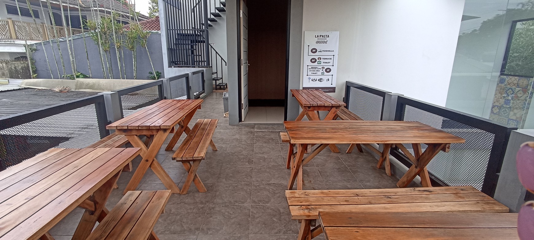 Rumah Usaha di Mainroad Cihanjuang dekat Taman Kupu Kupu Cihanjuang
