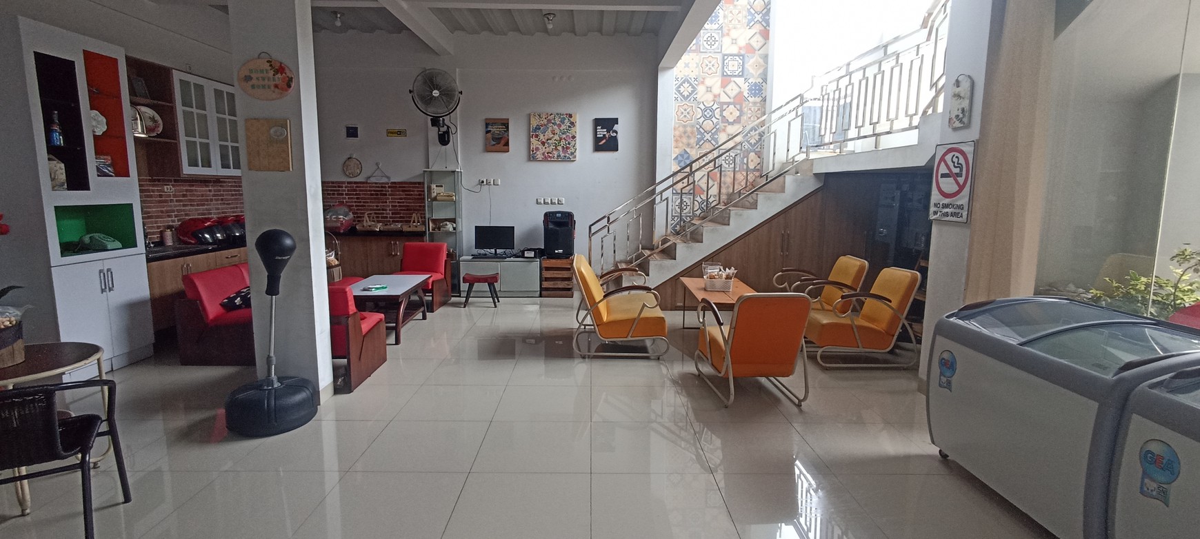 Rumah Usaha di Mainroad Cihanjuang dekat Taman Kupu Kupu Cihanjuang
