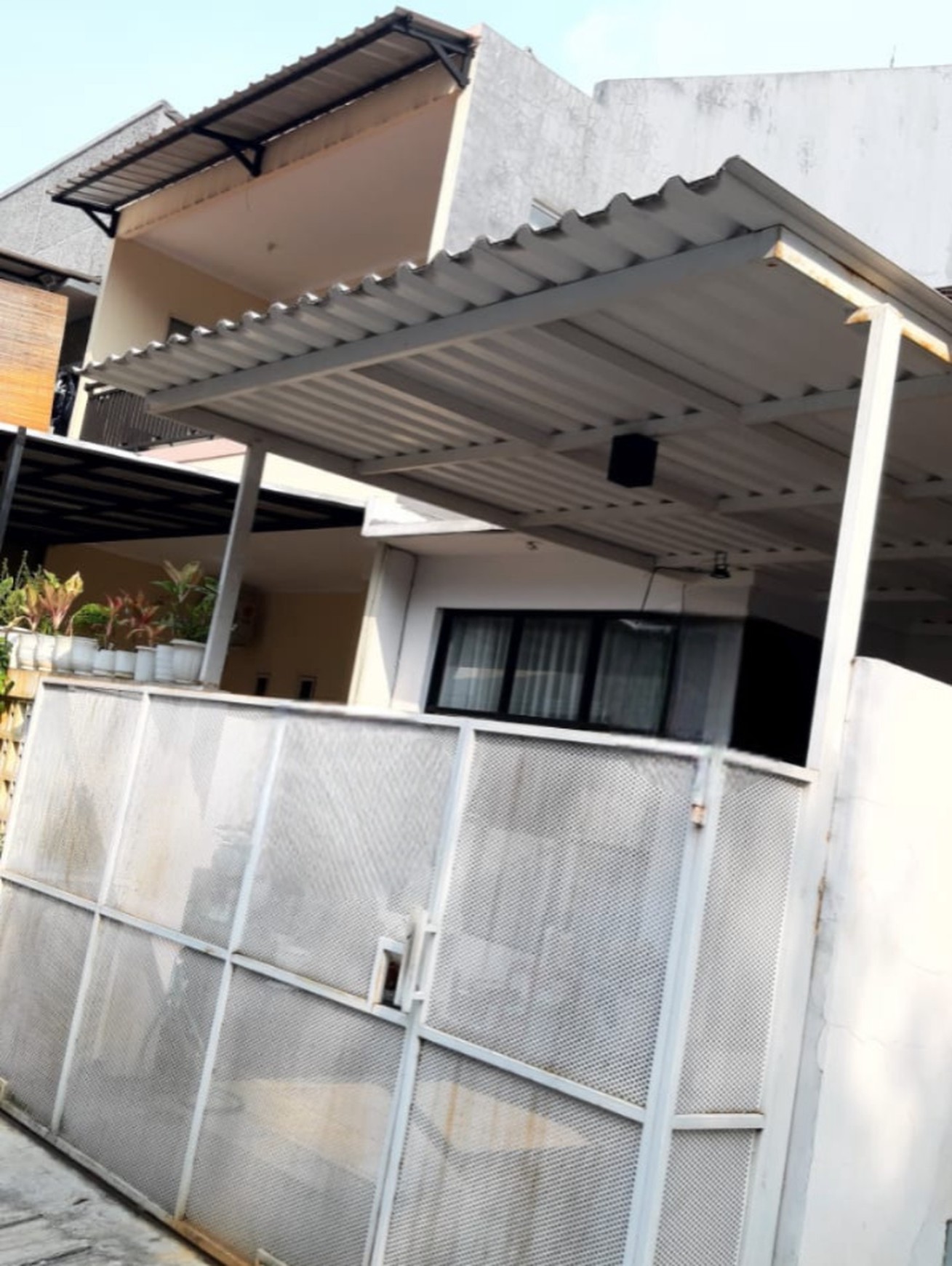 Rumah Asri siap huni - Lingkungan nyaman dan sejuk