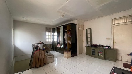 RUMAH PINGGIR JALAN JAGAKARSA JAKSEL DIBAWAH 5 MILIAR 