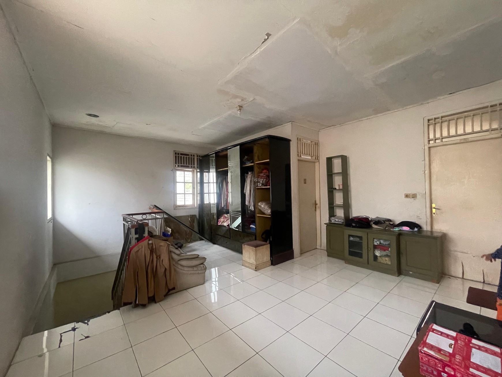 RUMAH PINGGIR JALAN JAGAKARSA JAKSEL DIBAWAH 5 MILIAR