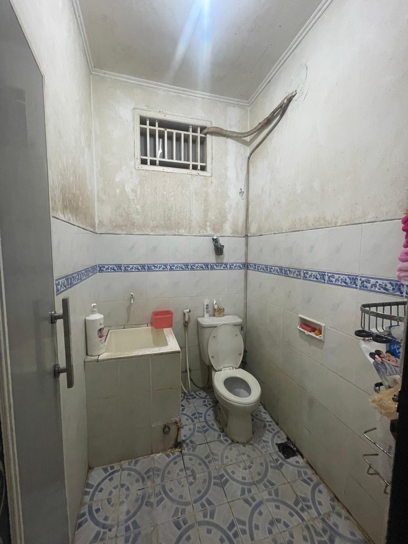 RUMAH PINGGIR JALAN JAGAKARSA JAKSEL DIBAWAH 5 MILIAR