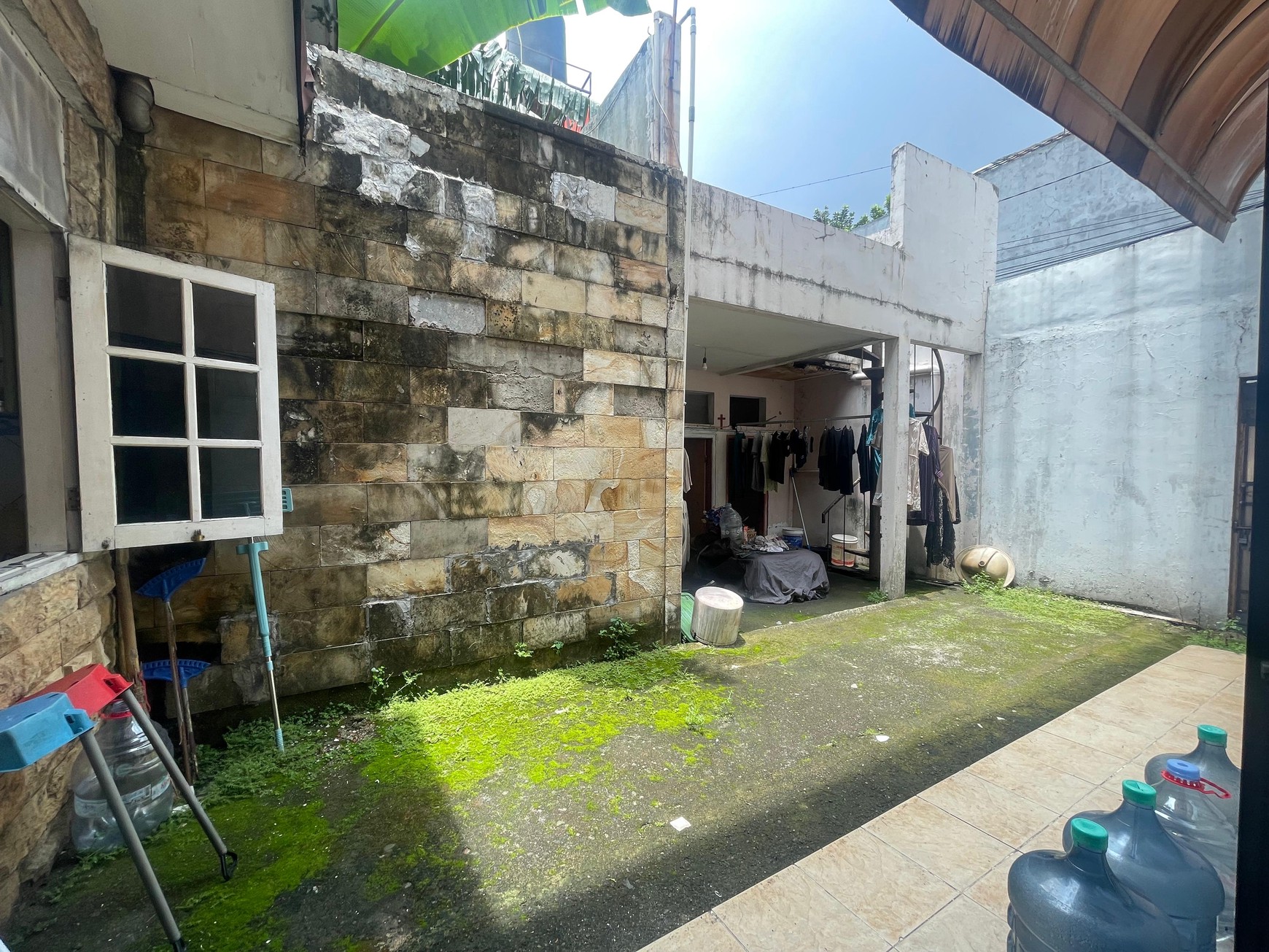 RUMAH PINGGIR JALAN JAGAKARSA JAKSEL DIBAWAH 5 MILIAR