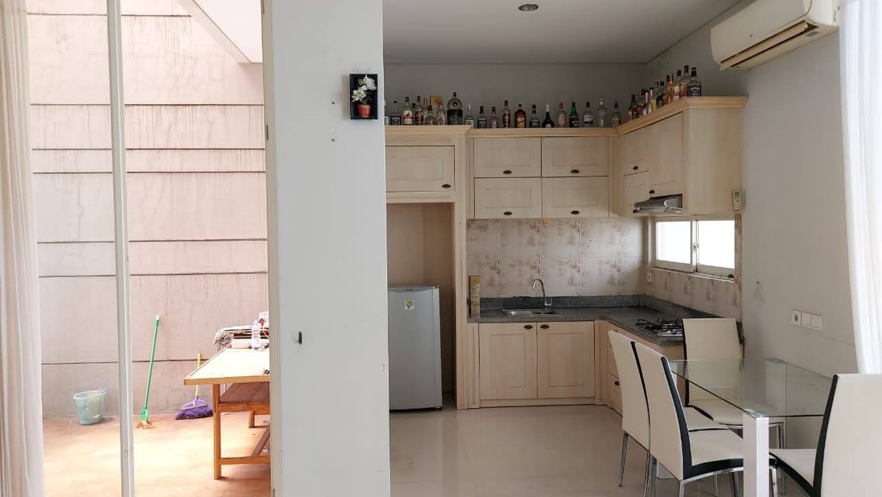 Dijual Rumah Pakuwon.indah The Mansion Semi Furnished Siap Huni Dekat Citraland, Graha Family