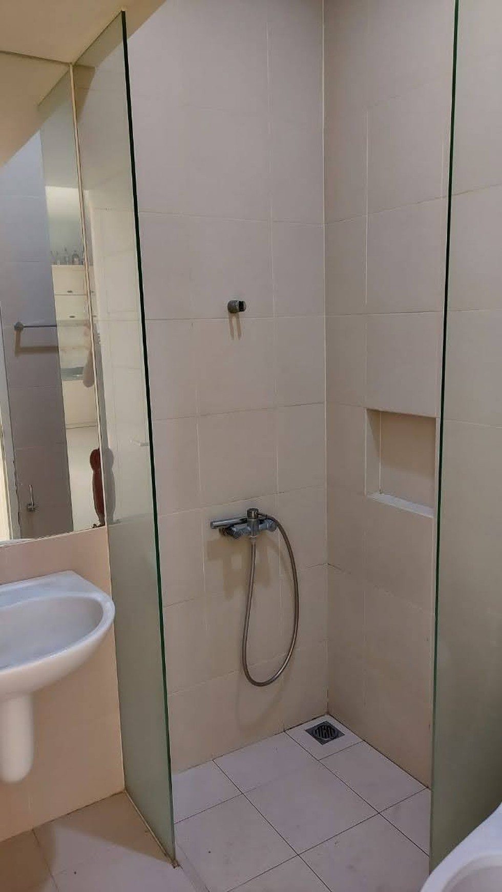 Dijual Rumah Pakuwon.indah The Mansion Semi Furnished Siap Huni Dekat Citraland, Graha Family