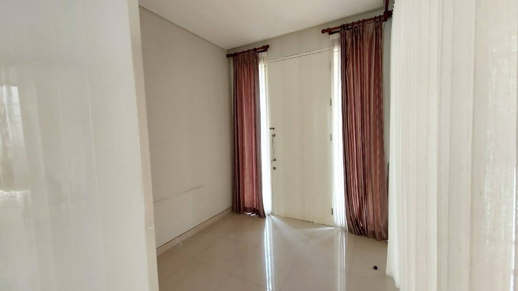Dijual Rumah Pakuwon.indah The Mansion Semi Furnished Siap Huni Dekat Citraland, Graha Family