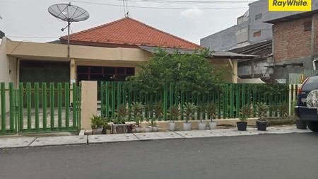 Dijual Rumah Pusat Kota di Jalan Petemon Surabaya