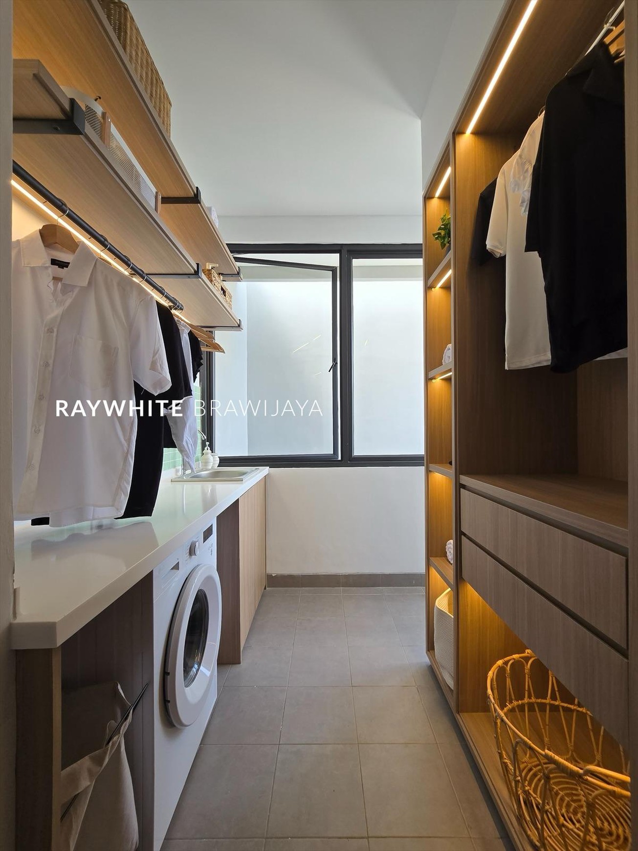 Townhouse Modern Minimalis Area Cilandak