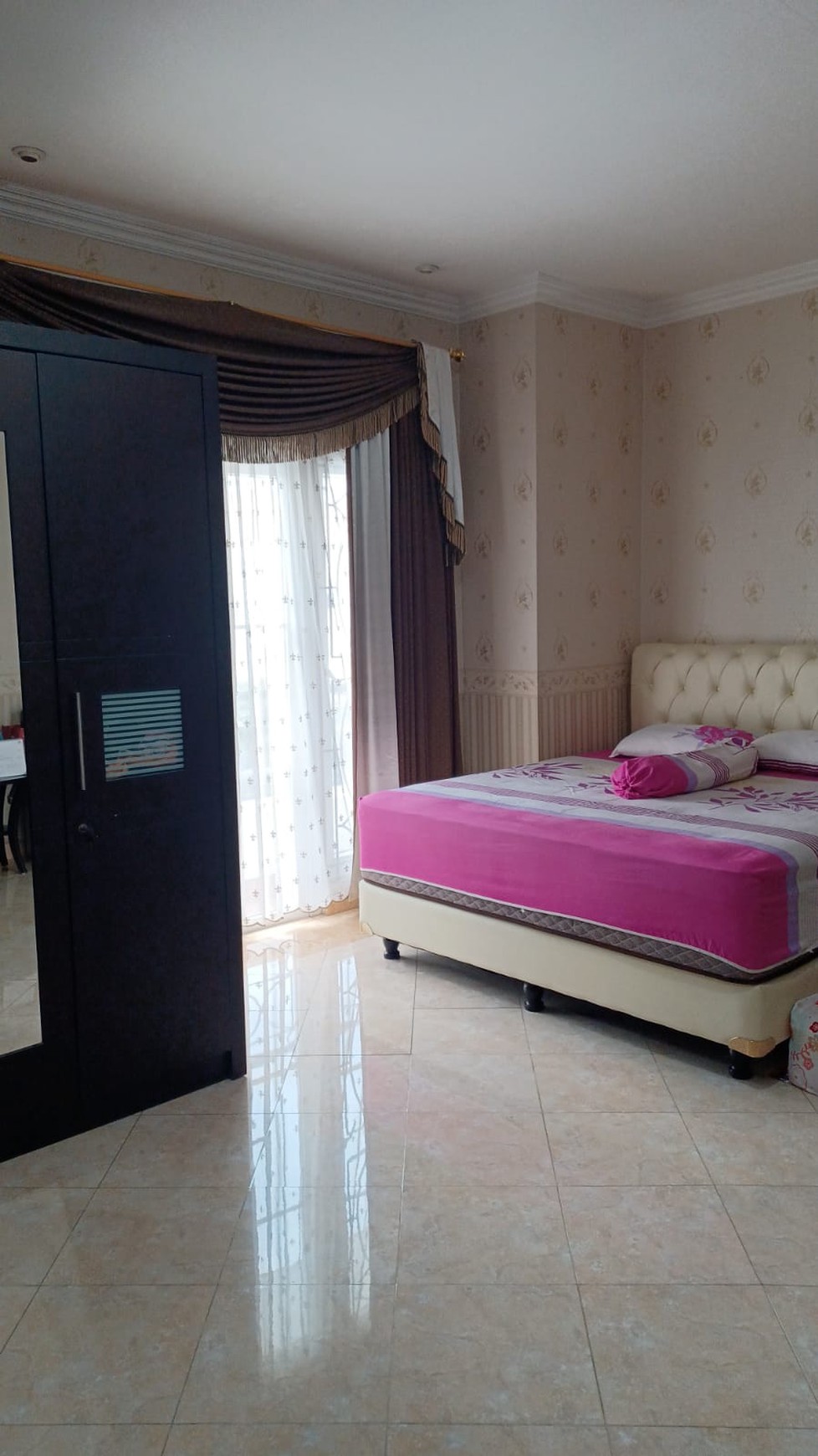 Rumah bagus di Perum Raffles Hills Cibubur Kota Depok