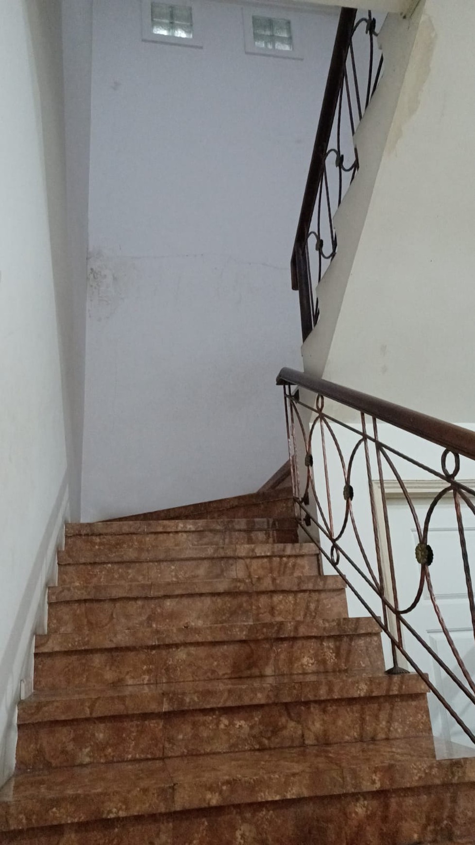 Rumah bagus di Perum Raffles Hills Cibubur Kota Depok