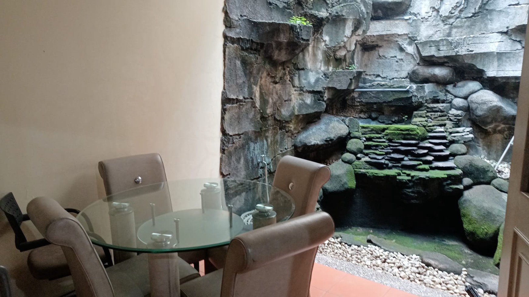 Rumah bagus di Perum Raffles Hills Cibubur Kota Depok