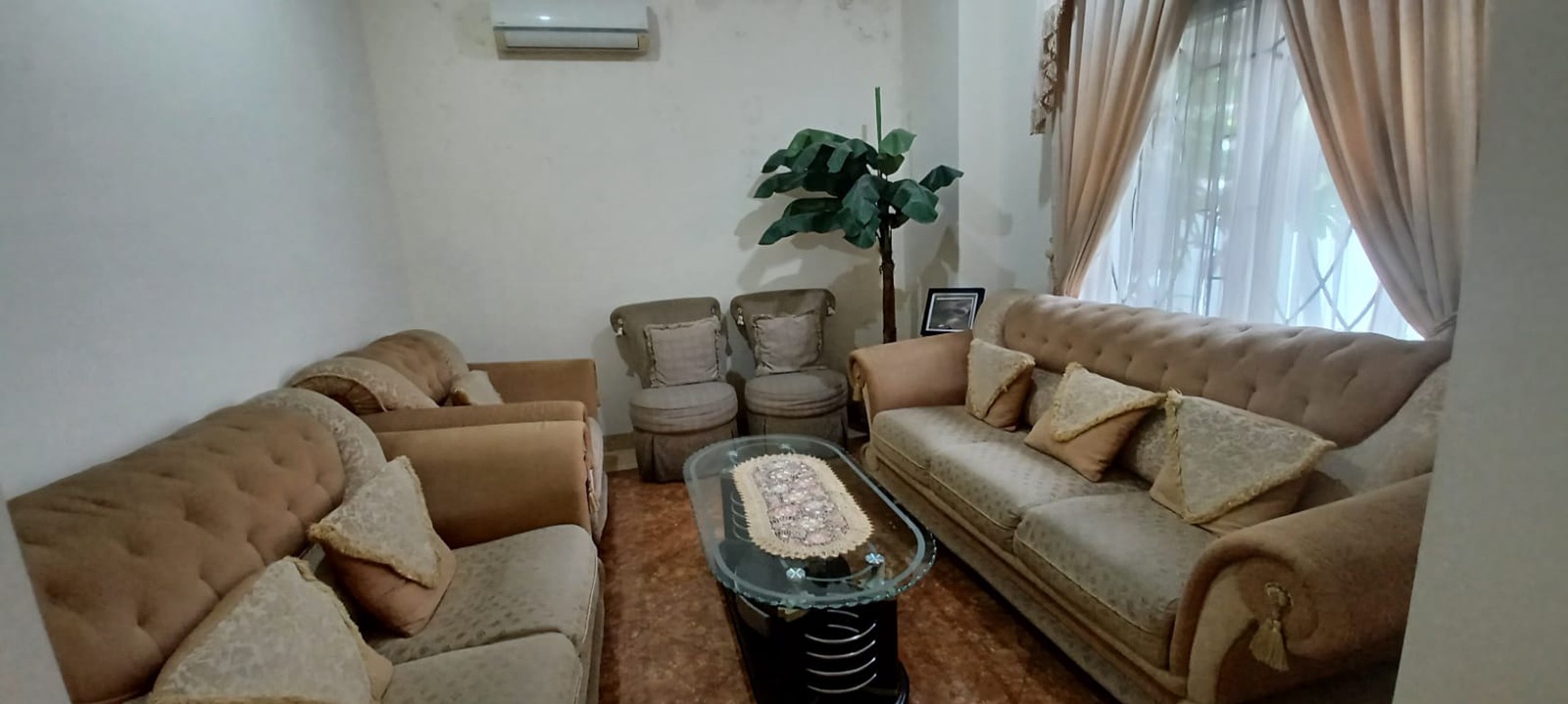 Rumah bagus di Perum Raffles Hills Cibubur Kota Depok