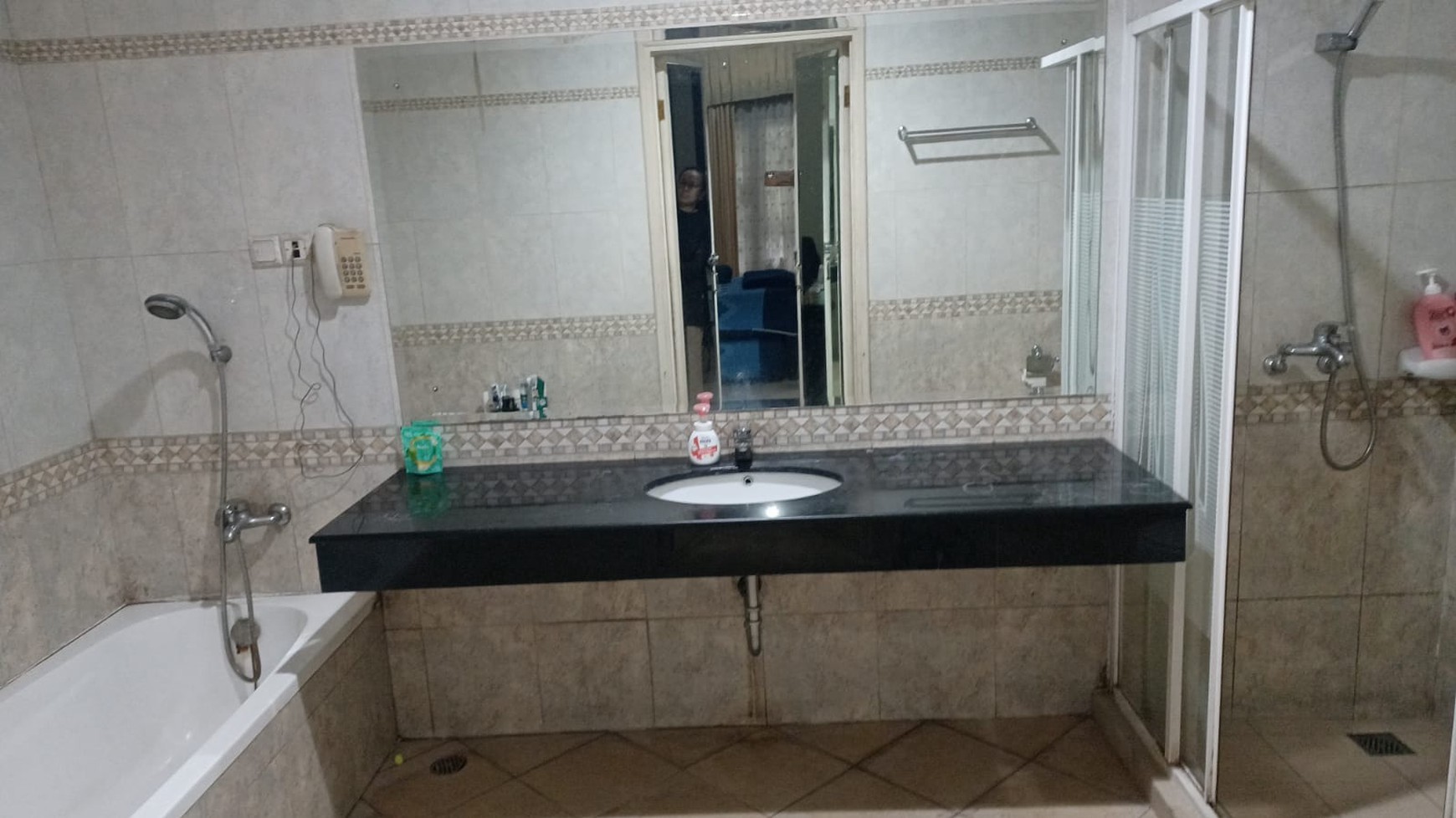 Rumah bagus di Perum Raffles Hills Cibubur Kota Depok