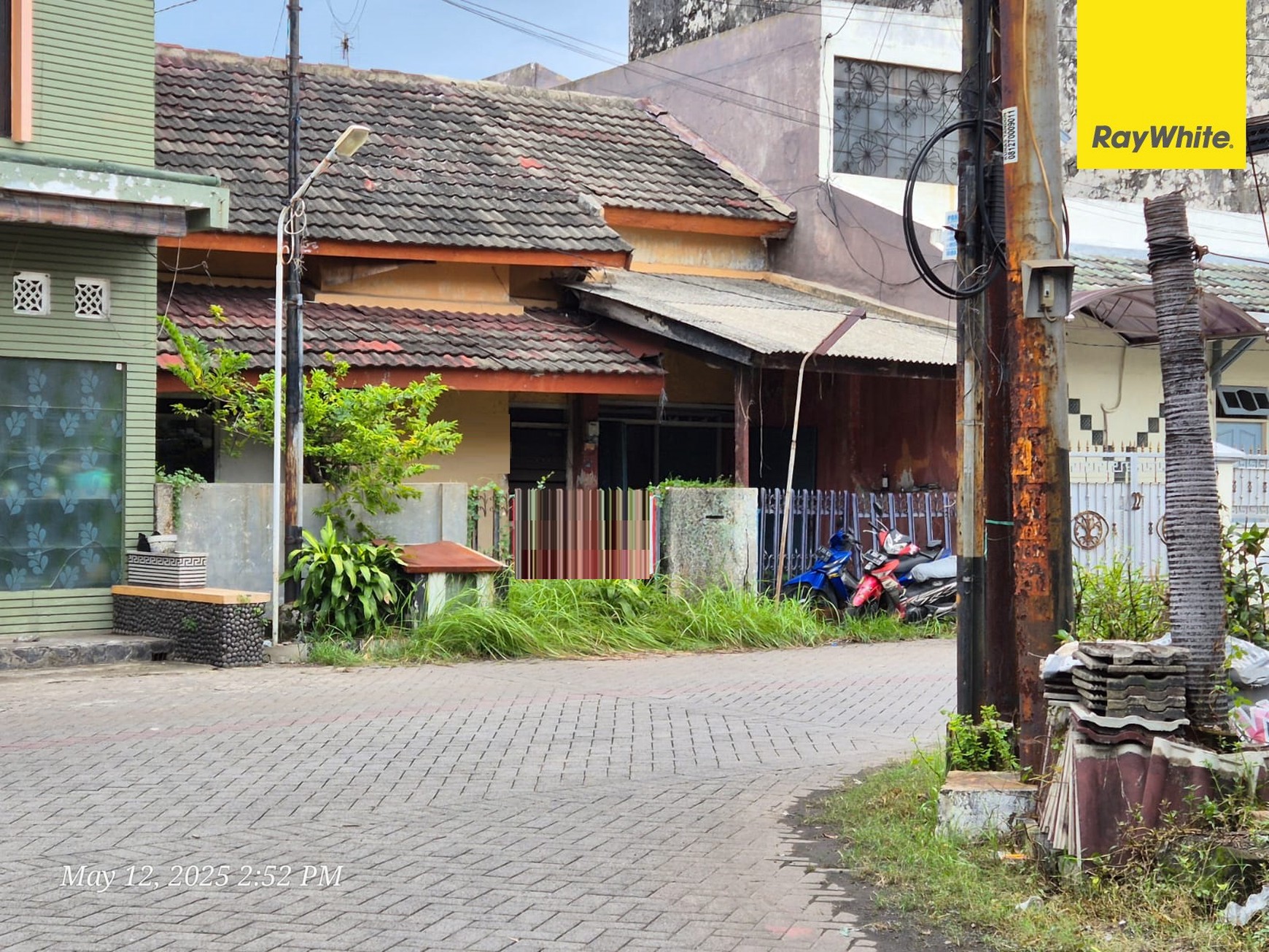 Dijual Rumah Lama Hitung Tanah di Blimbing Tengah Waru Sidoarjo