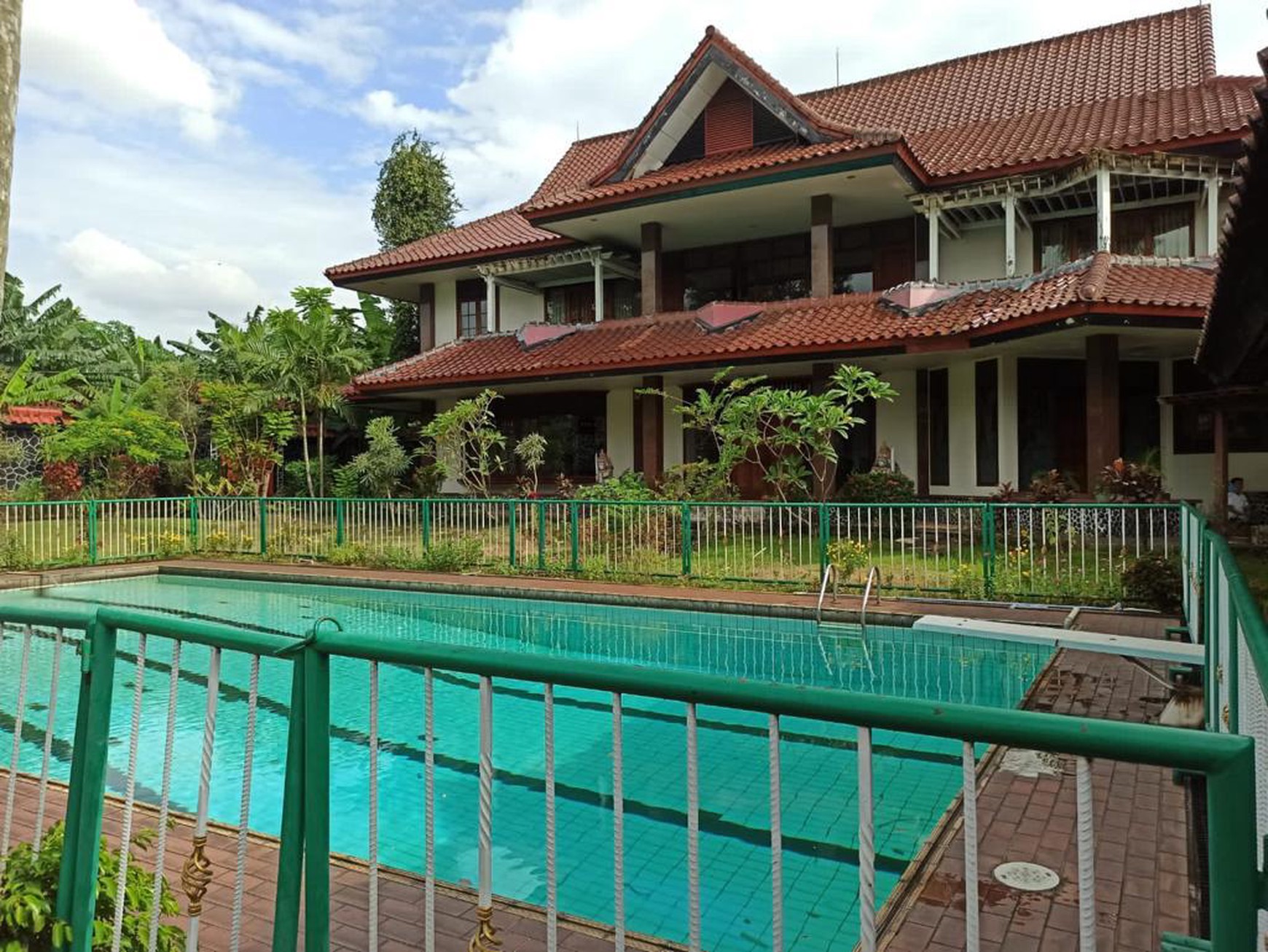 Di Jual Segera Rumah Taman lokasi di Jl Margasatwa Raya, Cilandak, Jakarta Selatan.