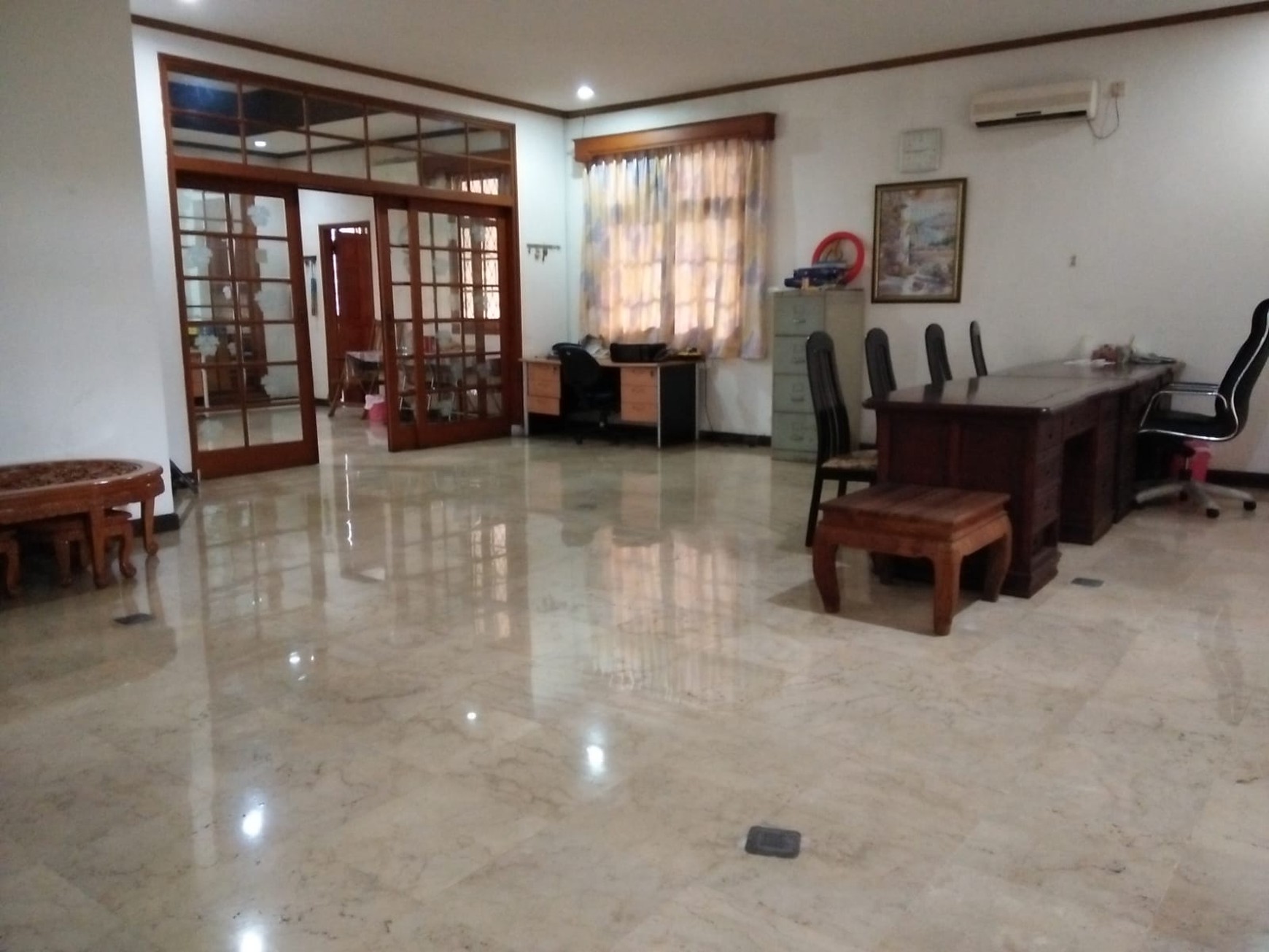 Di Jual Segera Rumah Taman lokasi di Jl Margasatwa Raya, Cilandak, Jakarta Selatan.
