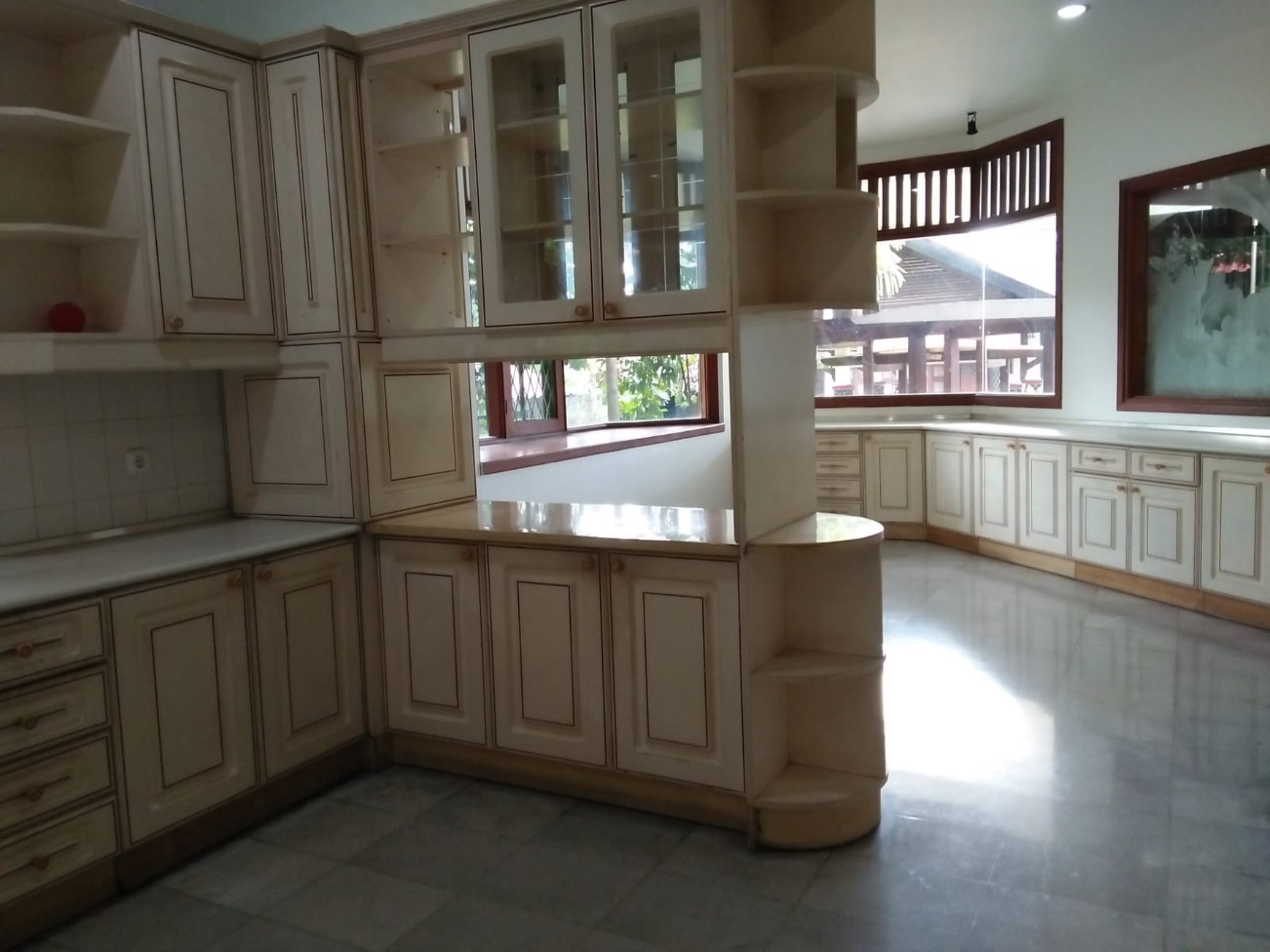 Di Jual Segera Rumah Taman lokasi di Jl Margasatwa Raya, Cilandak, Jakarta Selatan.