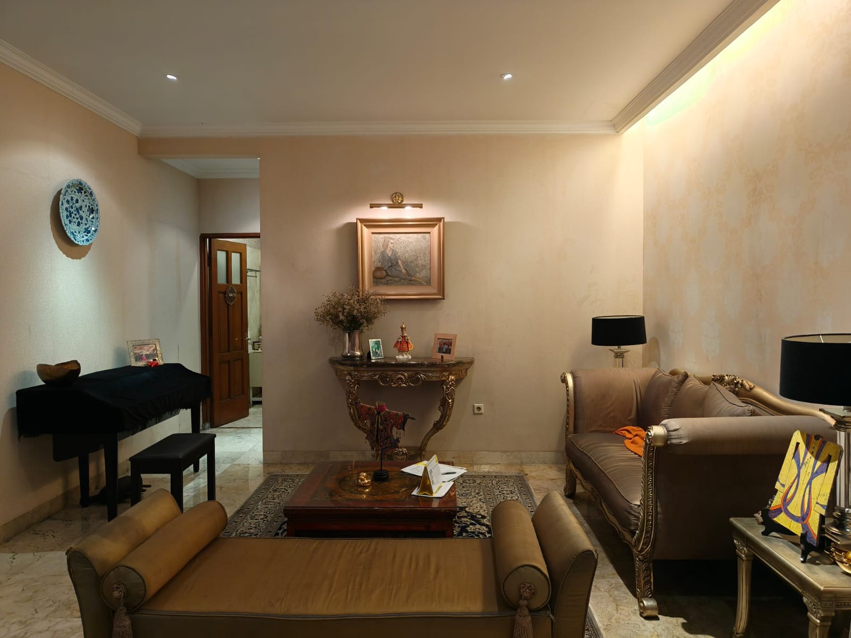 Di Jual segera Rumah Usaha lokasi di jln.Suryo, Kebayoran Baru, Jakarta Selatan.