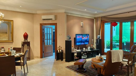 Di Jual segera Rumah Usaha lokasi di jln.Suryo, Kebayoran Baru, Jakarta Selatan.