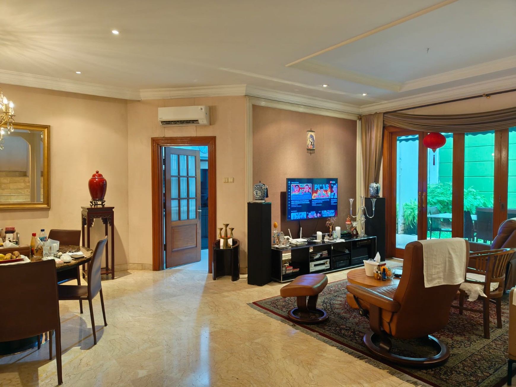 Di Jual segera Rumah Usaha lokasi di jln.Suryo, Kebayoran Baru, Jakarta Selatan.
